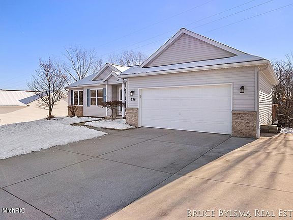 3rd image of 236 Glendale Dr NE