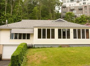 26 Trading Cove Dr, Norwich, CT 06360