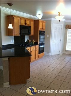 Breakfast Area/Walk-in Pantry