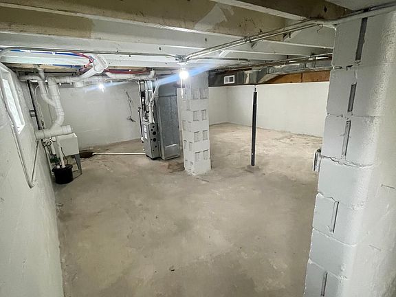 2nd image of 2511 E 35th Ave