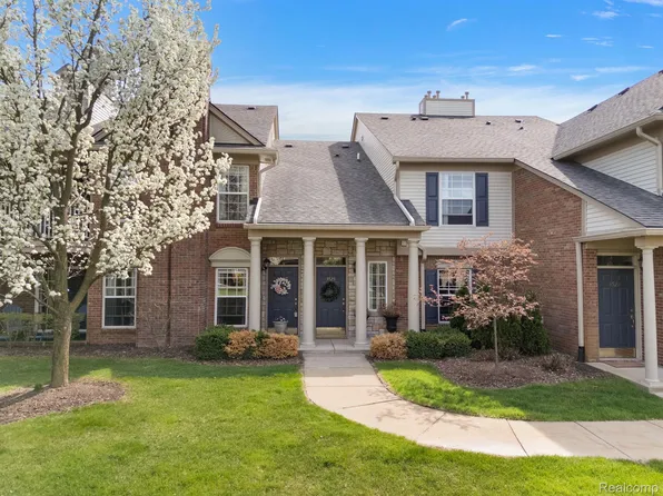 3535 Oakmonte Blvd, Rochester, MI 48306