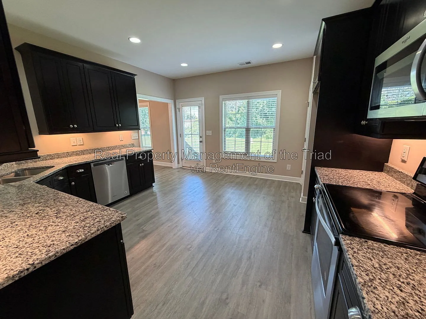 4 bed, 2.5 bath, 2283 sqft, $2,150 — Photo 2