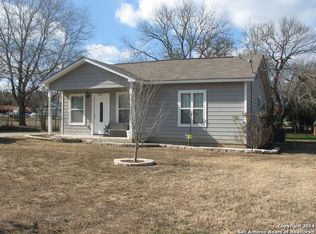 1305 Vienna St, Castroville, TX 78009