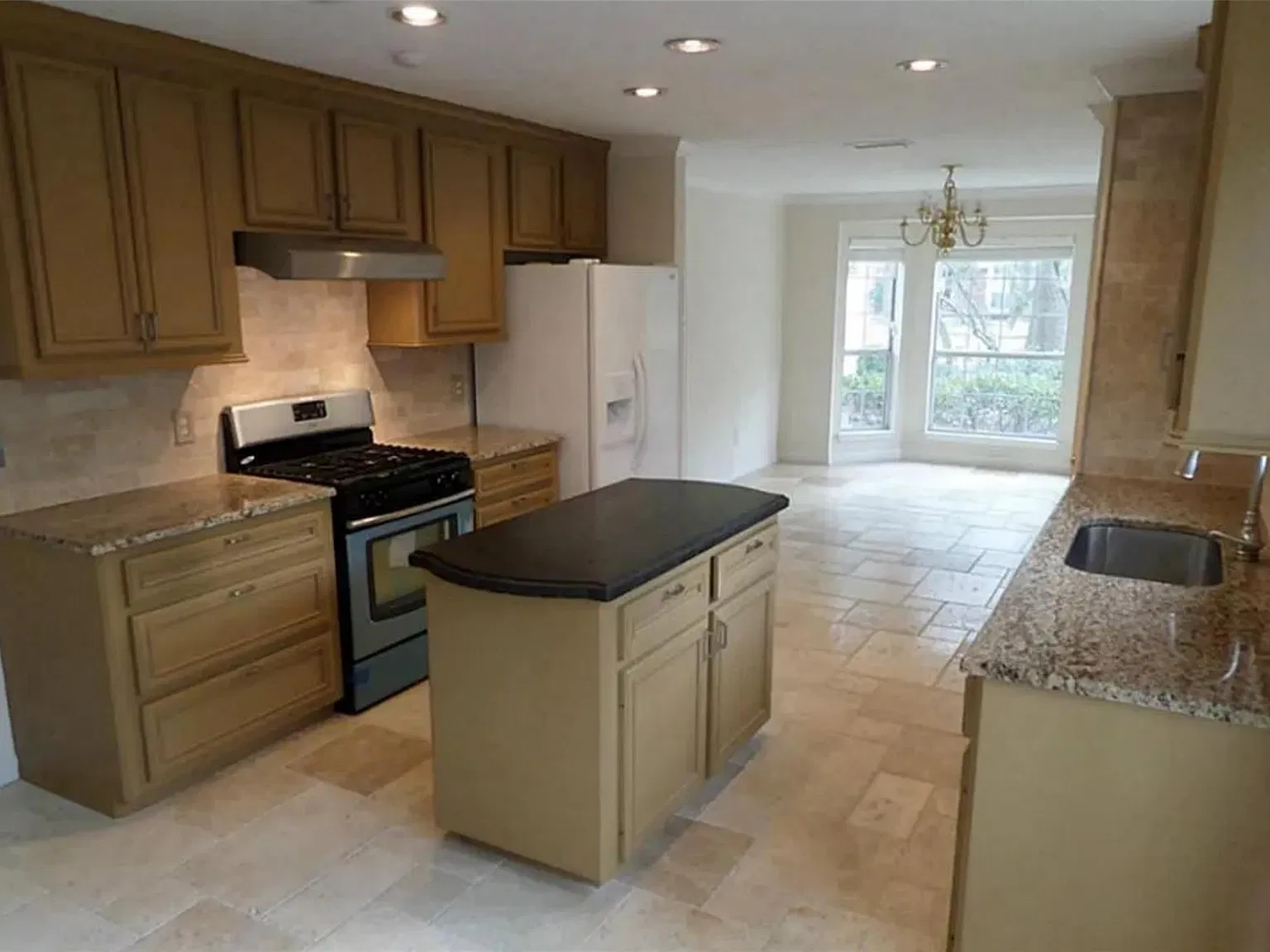 4 bed, 2.5 bath, 1928 sqft, $2,445 — Photo 3