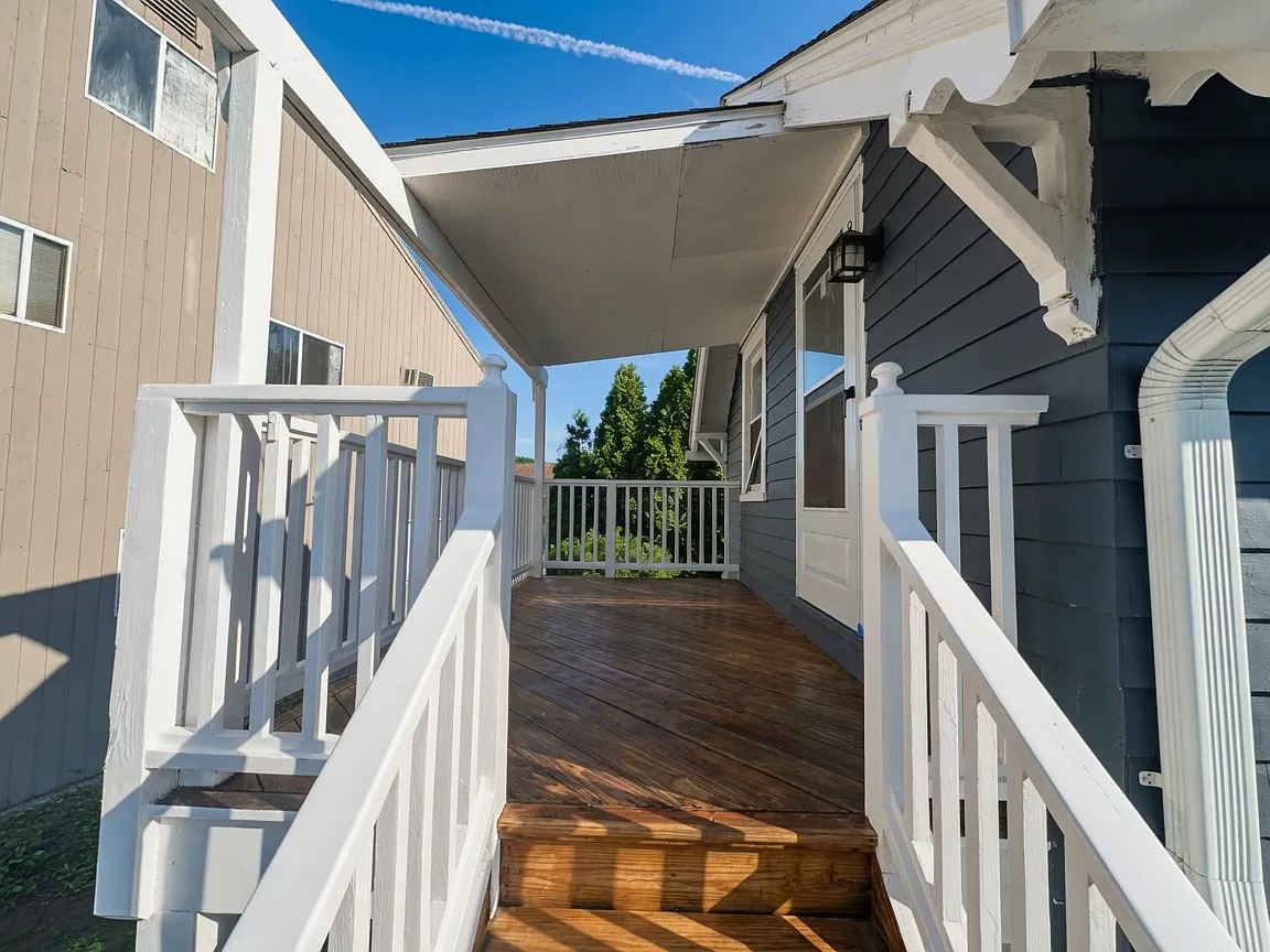 3 bed, 1300 sqft, $3,650 — Photo 3