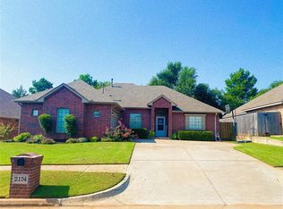 2104 Cedar Pointe Ln, Edmond, OK 73003