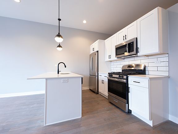 5th image of 1637 W Chicago Ave #1