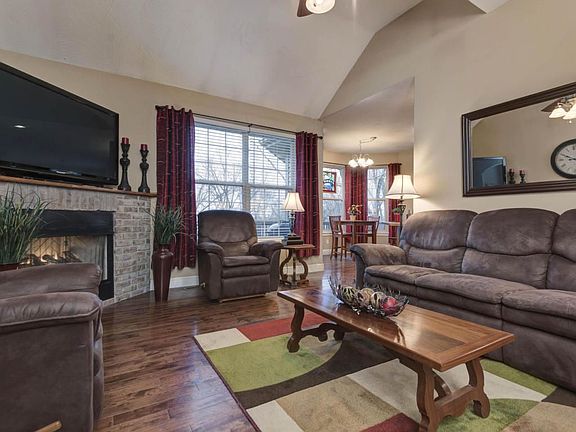 5th image of 934 Shire Cir