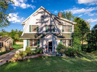 5798 Lakecrest Dr, Lake View, NY 14085