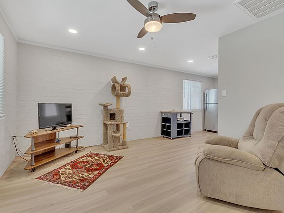 5th image of 4221 N 20th St APT 8