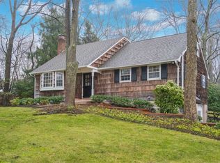 8 Ingrid Rd, Setauket, NY 11733
