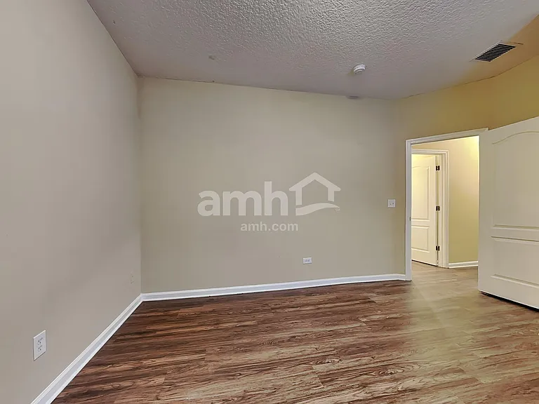 9426 Staplehurst Dr S — Photo 15