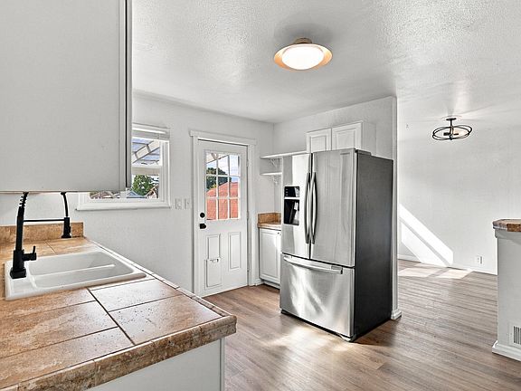 5th image of 504 E Providence Ave