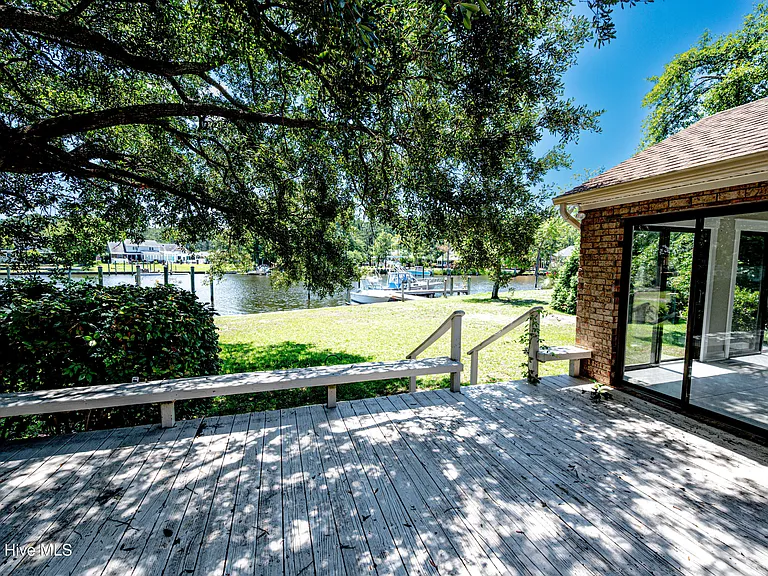 5722 Gondolier Dr — Photo 4