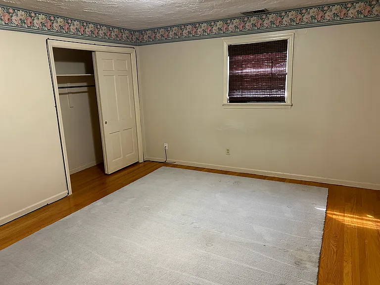 Bedroom 4 (Master)
