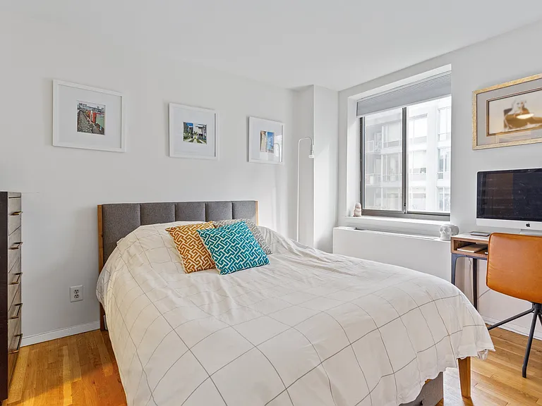 445 W 19th St #5E — Photo 10