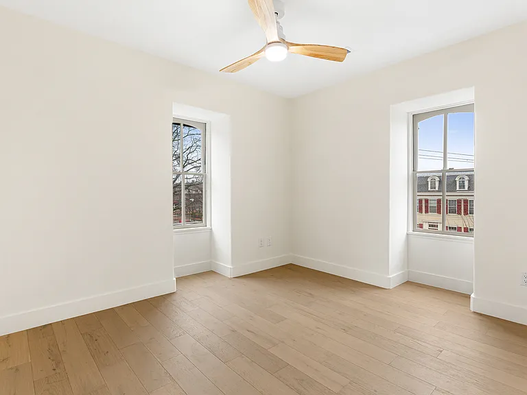 300 Kings Hwy E #C — Photo 9