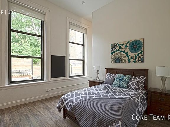5th image of 1824 Summit St #1B