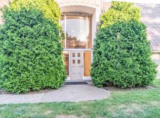 112 La Fontenay Ct, Louisville, KY 40223