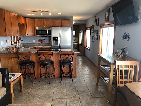 2nd image of 3224 Shoreline Dr
