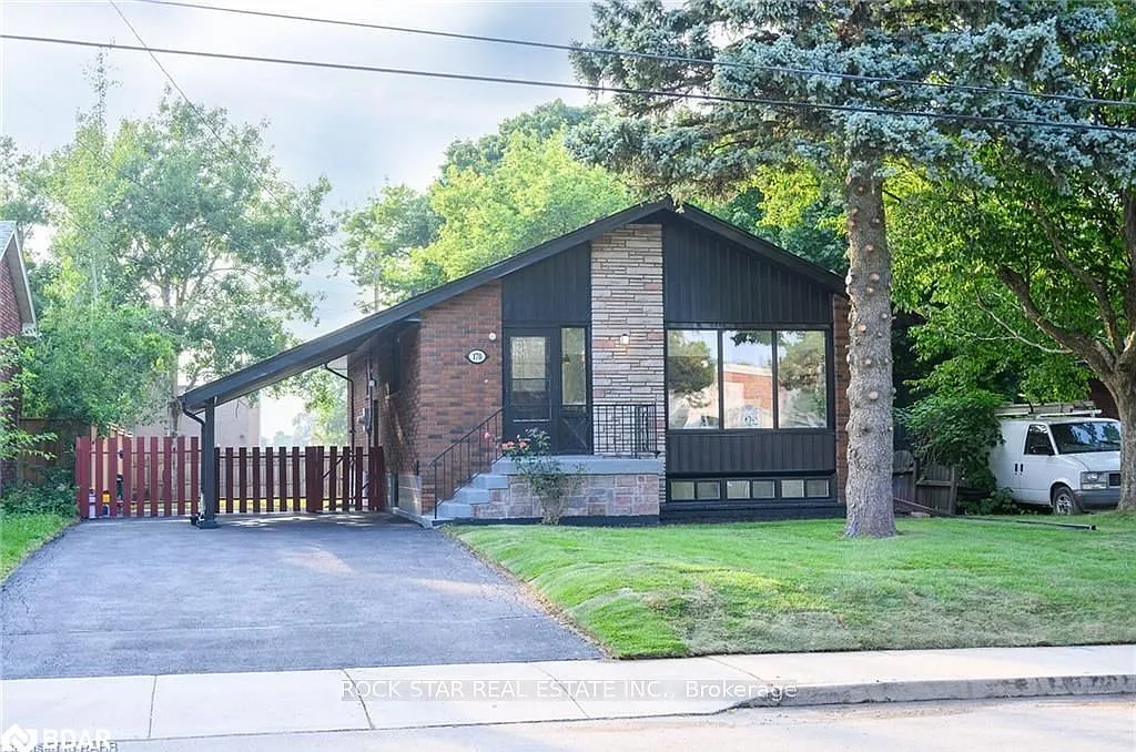 3 bed, $2,400 — Photo 1