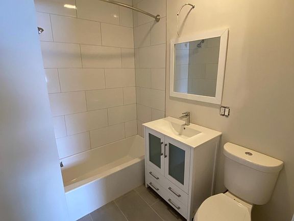 3rd image of 1324 W Barry Ave APT 2R