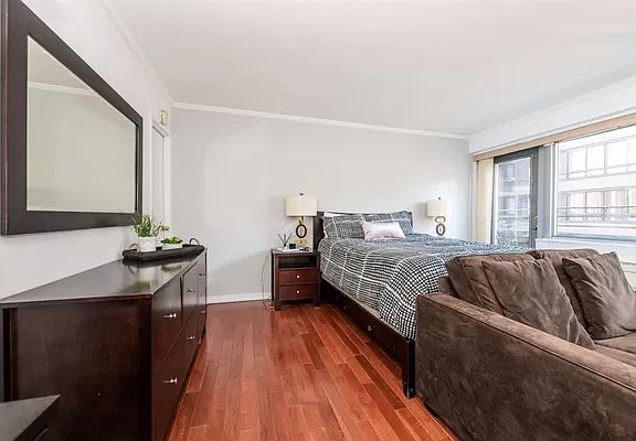 4th image of 330 E 49th St APT 12A1