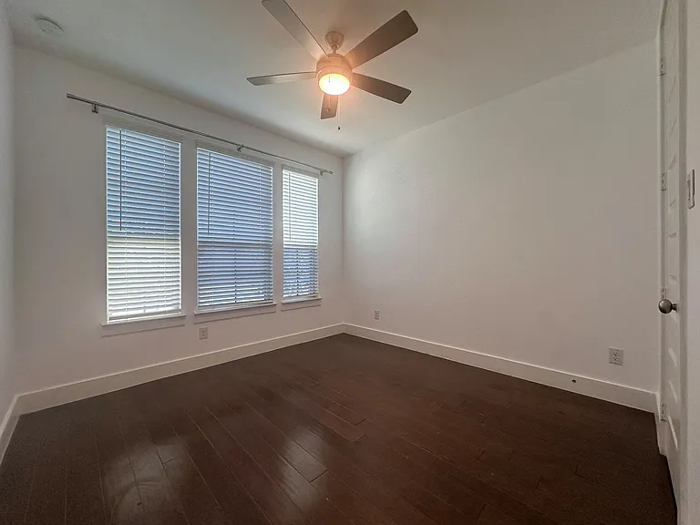 2609 Chevy Chase Dr — Photo 7