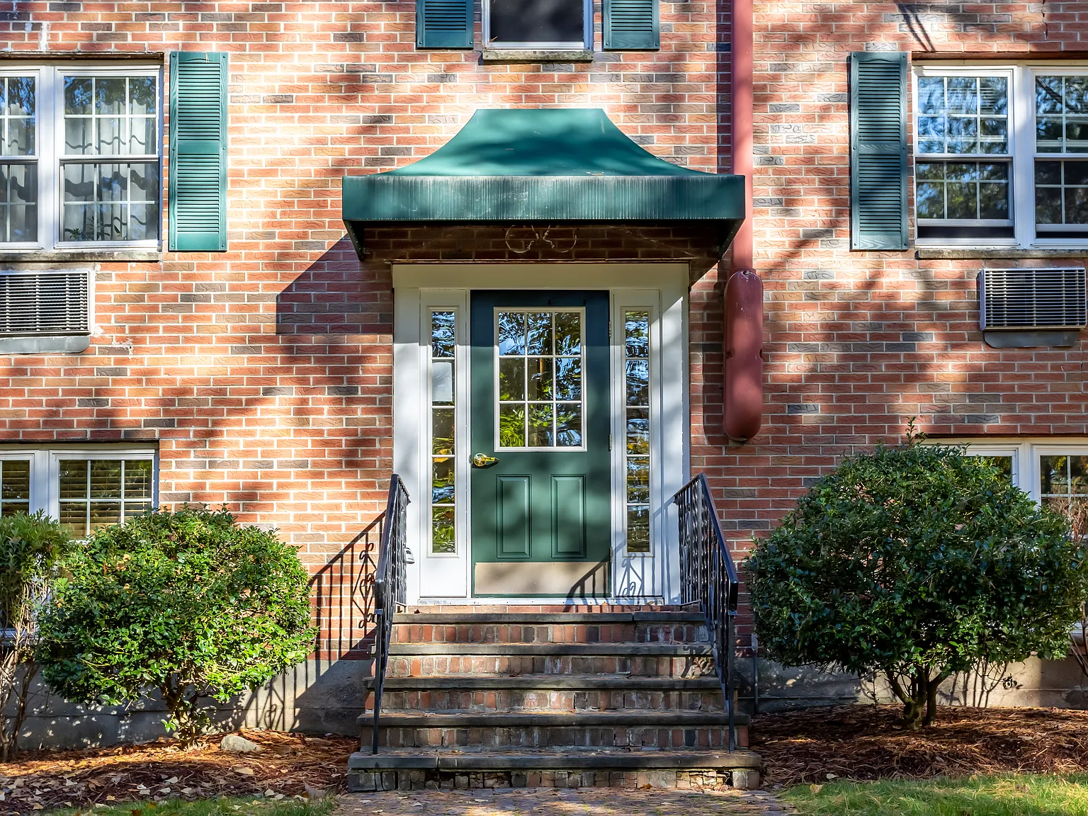 2 bed, 730 sqft, $2,300 — Photo 2