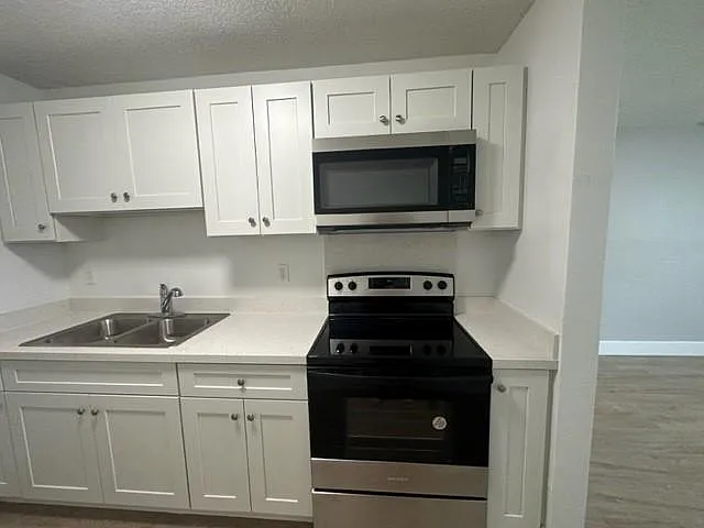 2 bed, 850 sqft, $1,795 — Photo 2