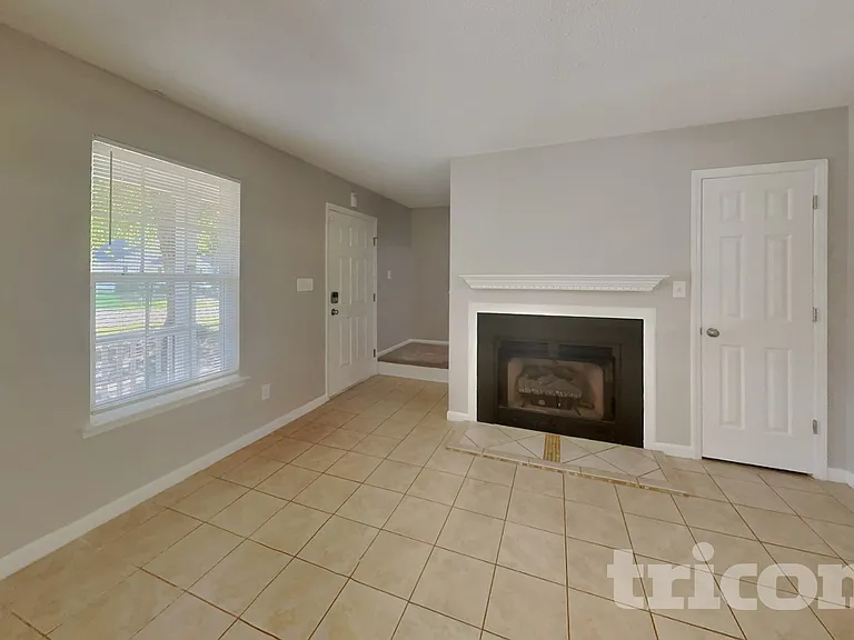 4812 Silverdene St — Photo 2