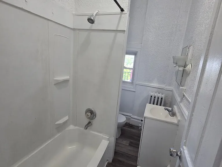 1048 W Walnut St — Photo 17