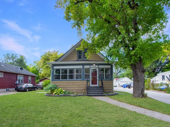 1213 14th St S, Fargo, ND 58103