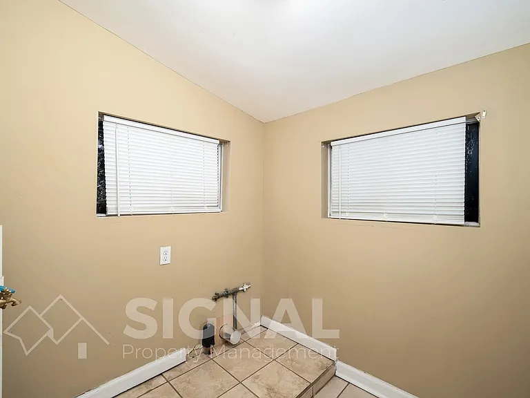 1156 Skyline Dr — Photo 23