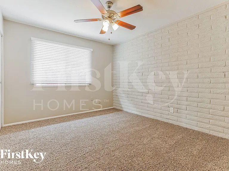 1619 E Campus Dr — Photo 12