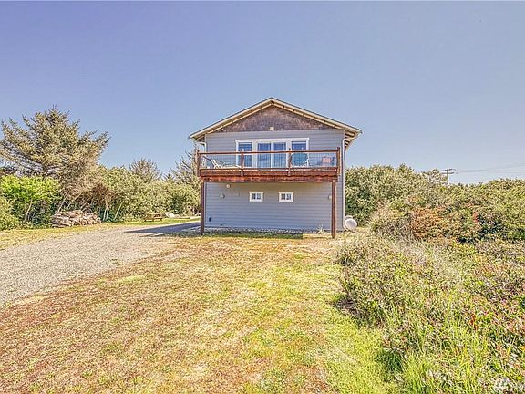 2nd image of 484 Sand Dune Ave SW