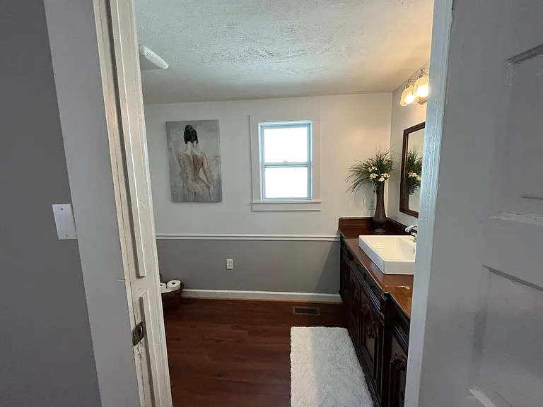 Stepping into master bathroom from MB