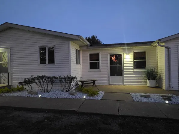 235 SE 3rd St, Woodhull, IL 61490