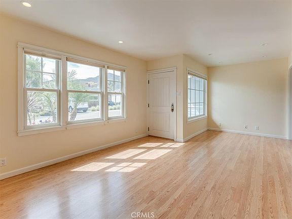 5th image of 303 Castaic Ave