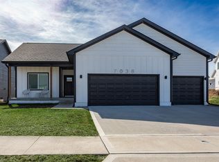 7036 Lake Ridge Ave, Des Moines, IA 50320