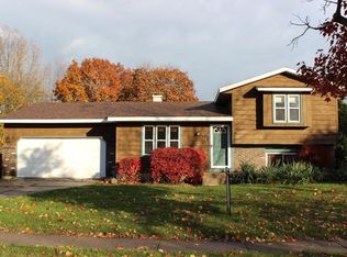 212 Longview Dr NE, Rockford, MI 49341