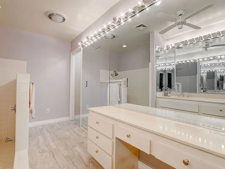 2204 Plaza Del Robles — Photo 23