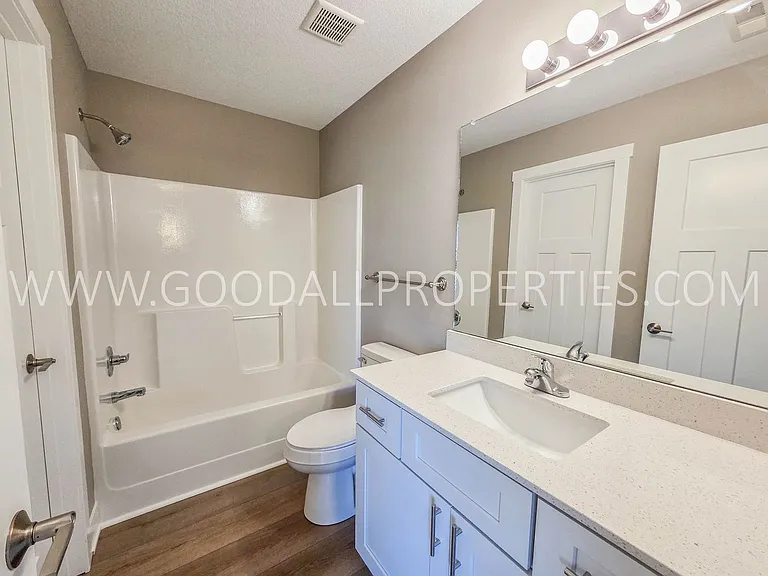 425 SE Waco Pl — Photo 13