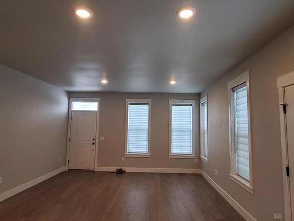 4th image of 6021 Farmstead Ave