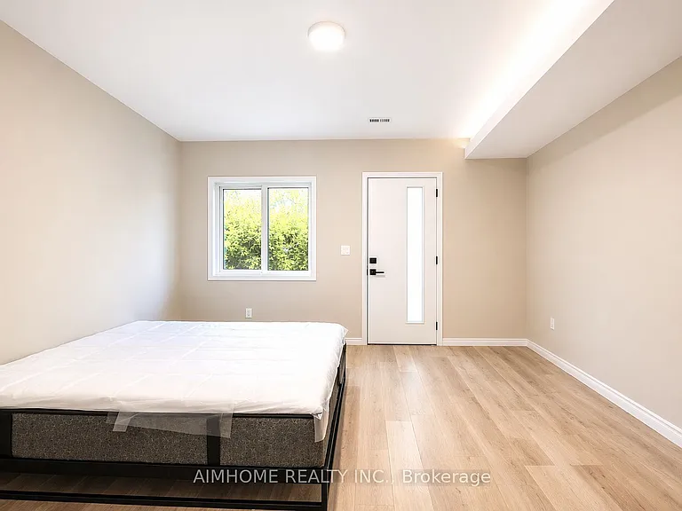 15 Waddington Cres #2 — Photo 11