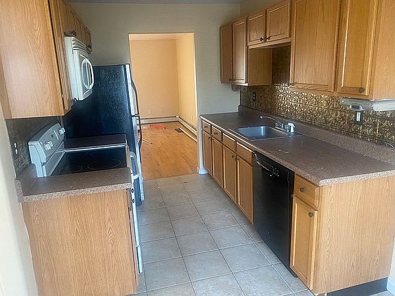 4th image of 100 Boniface Dr APT 15B
