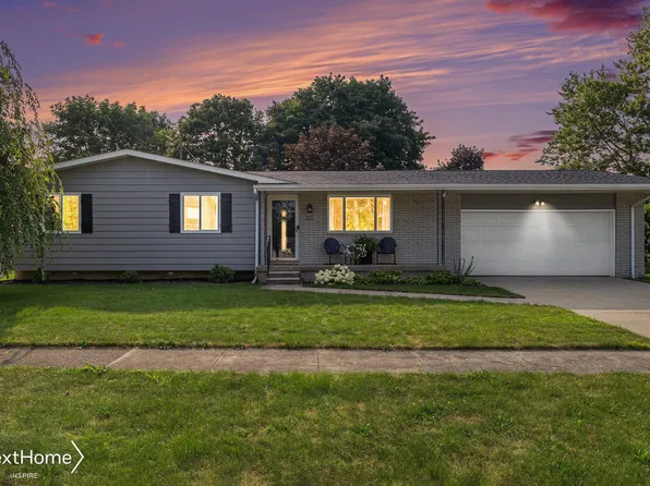 205 Cedarwood Dr, Flushing, MI 48433