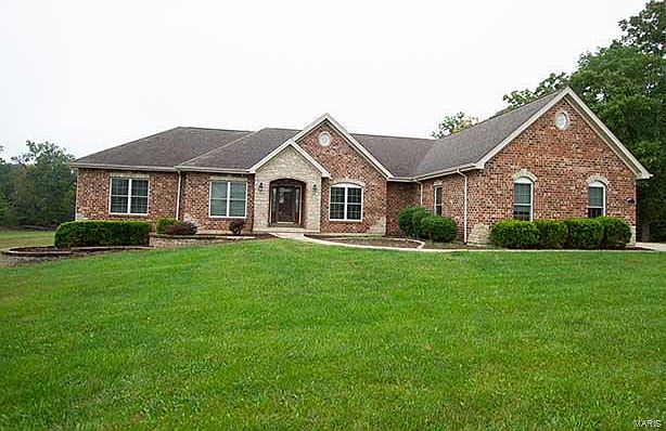 1st image of 210 Lake Forest Dr