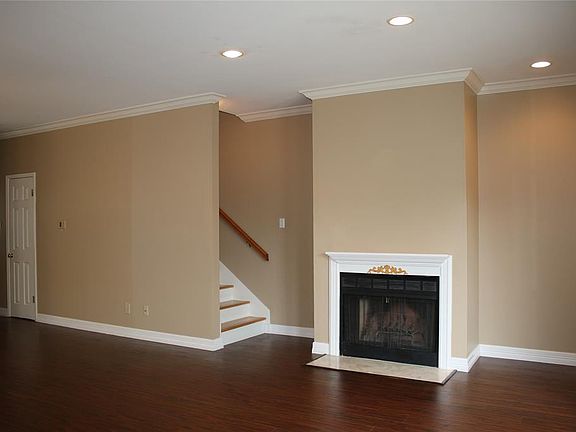 2nd image of 262 Wilcrest Dr