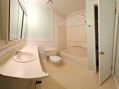 121 Henning Dr — Photo 16